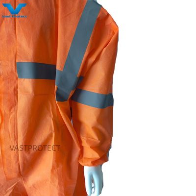 Τυποποιημένο CE ιατρικό μη υφαντικό τύπου 5 6 Αποχρησιμοποιήσιμο κοστούμι με ανακλαστική ταινία