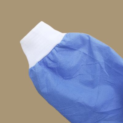 Μη αποστειρωτικό απομονωτικό φόρεμα M/L/XL Αδιάβροχο αναπνευστικό SMS μη υφασμένο υλικό νοσοκομείο